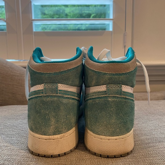 AIR JORDAN 1 RETRO HIGH OG GS “Turbo Green” - Picture 2 of 4